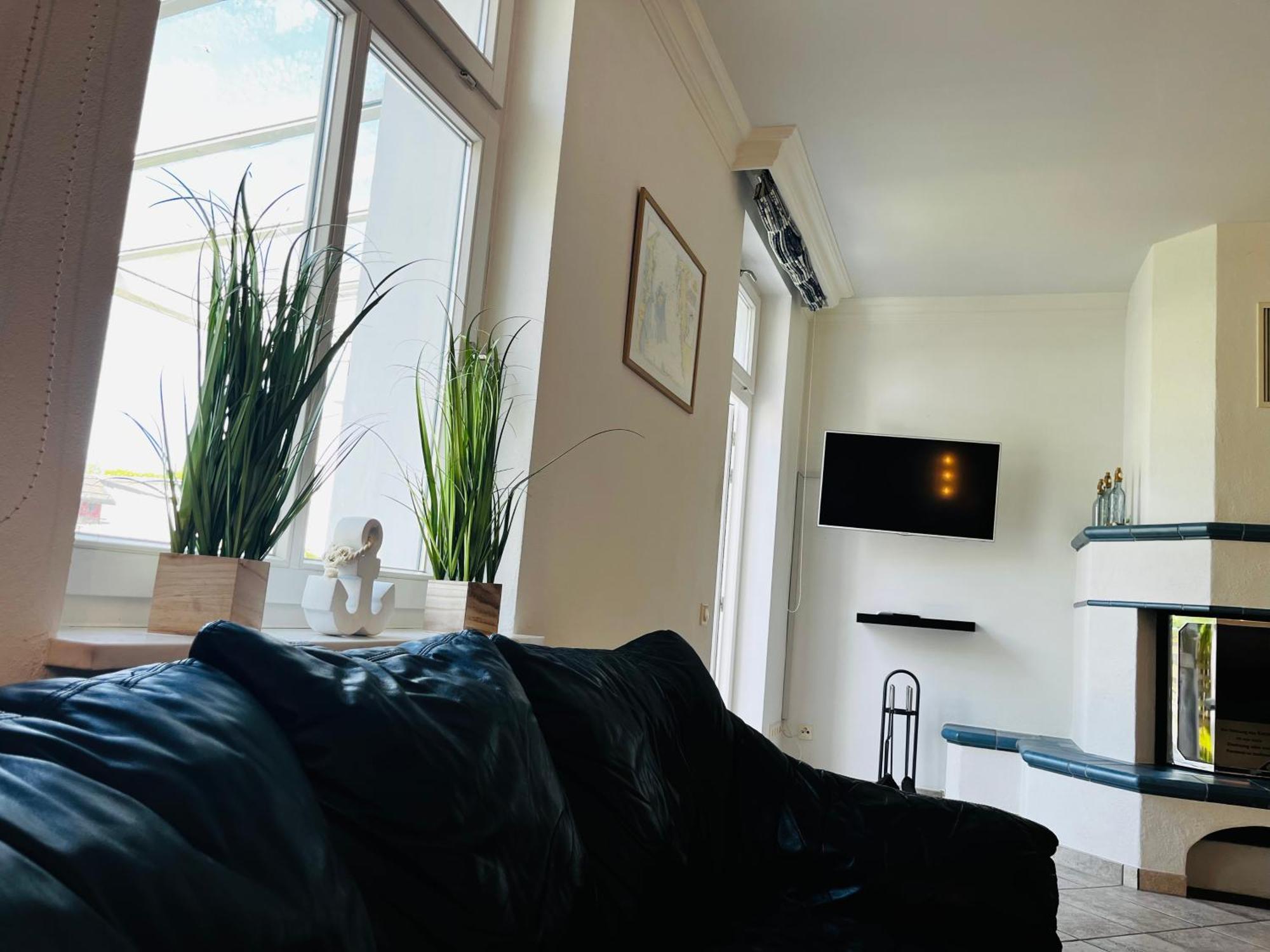 Kapitaenshaus An Der Warnow Mit Sauna Rostock Bagian luar foto